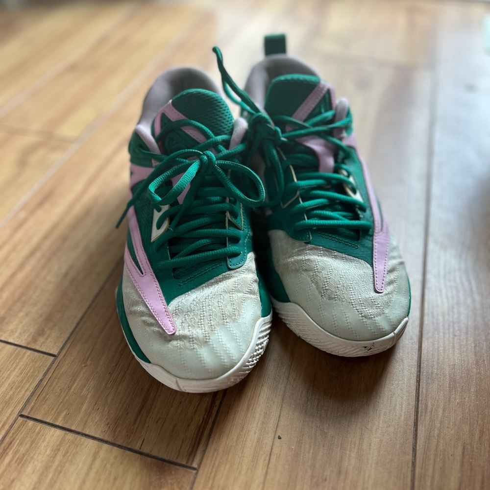 Nike Giannis Immortality 3 Sneakers in Green/Cream/Pink